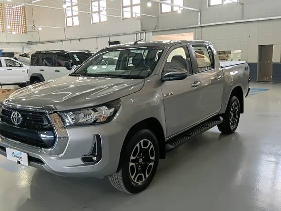 TOYOTA HILUX 2.8 D-4D TURBO DIESEL CD SRV 4X4 AUTOMÁTICO